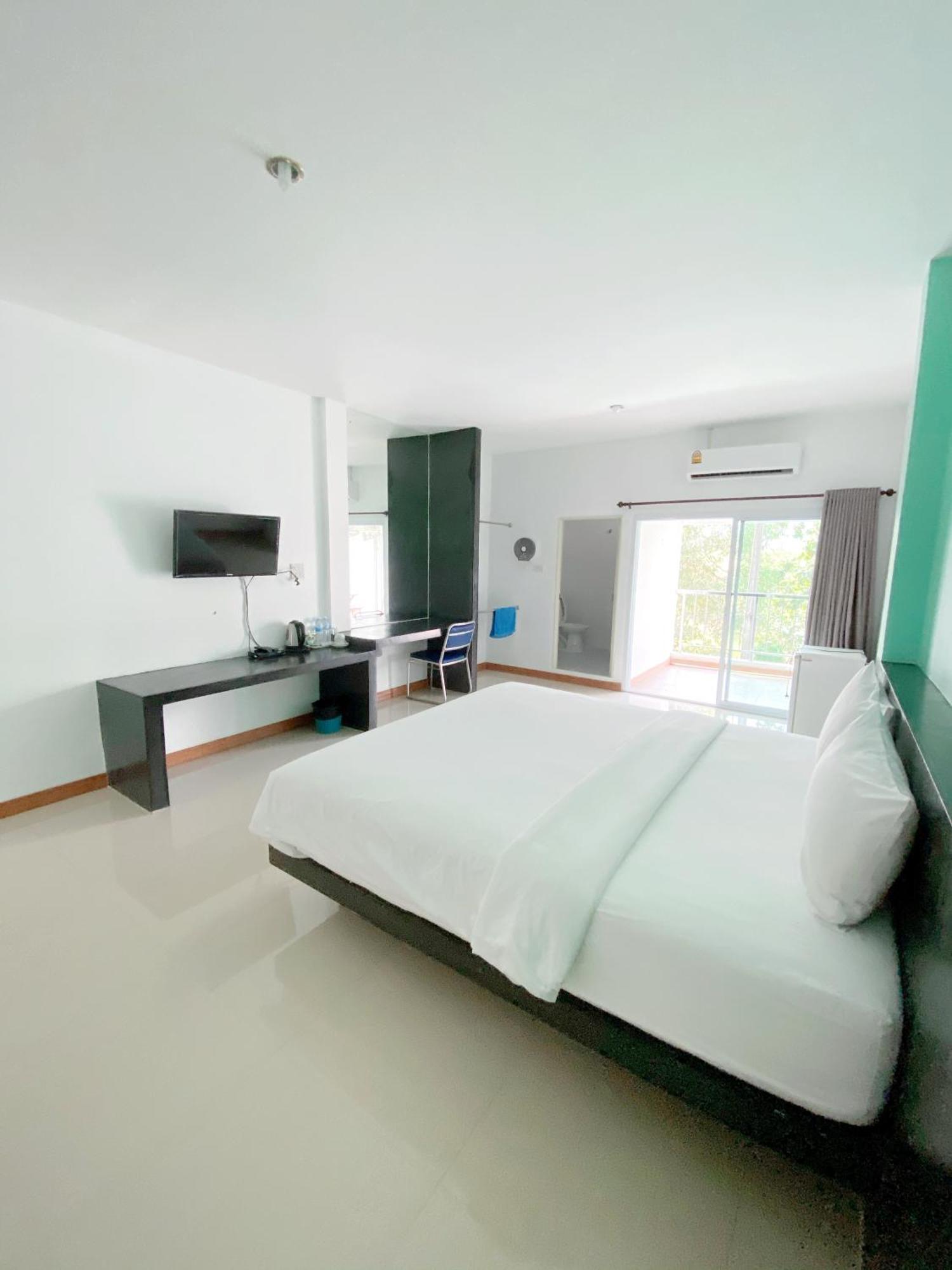Tanatnan Hotel Ranong Exterior foto
